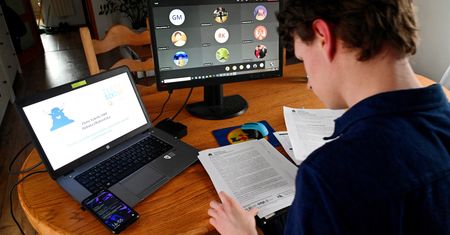 Są pierwsze laptopy dla uczniów. Zaczyna się jesień "prezentów"