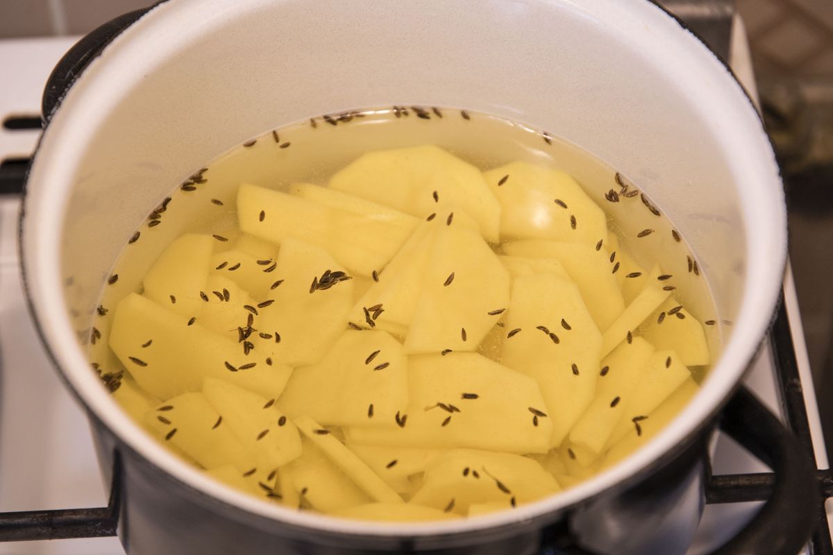 Polacy popełniają jeden błąd podczas gotowania ziemniaków
