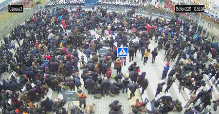 Migranci próbują przekroczyć przejście Bruzgi-Kuźnica na granicy polsko-białoruskiej