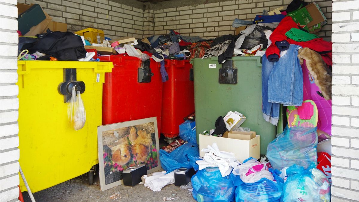 Stock Marek Bazak
PHOTO: ZOFIA I MAREK BAZAK / EAST NEWS   12.05.2020. Warszawa N/Z Przepelnione osiedlowe smietniki - smieci wysypujace sie z pojemnikow
ZOFIA BAZAK