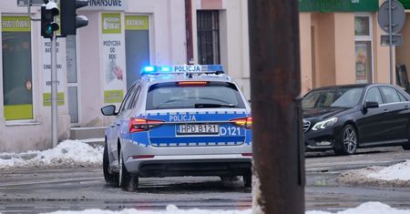 Brutalny rozbój na osiedlu LSM. Bili kijem golfowym i grozili nożem. Dwóch 21-latków trafiło do aresztu