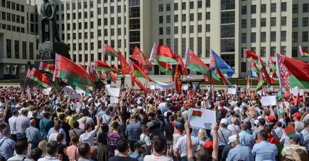 Białoruś. Wiec poparcia dla Aleksandra Łukaszenki po protestach po wyborach. Jest też zapowiedź z Kremla