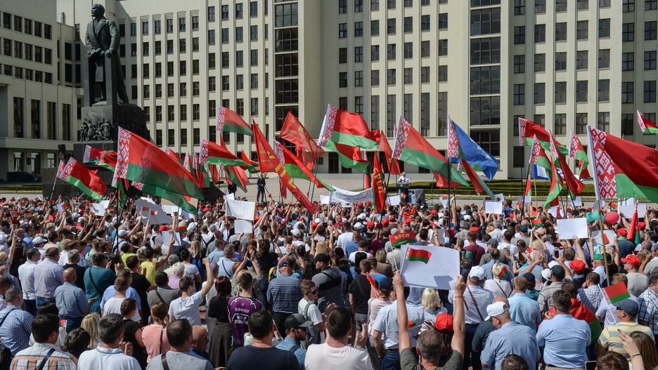 Białoruś. Na zdjęciu ludzie na wiecu poparcia dla Aleksandra Łukaszenki