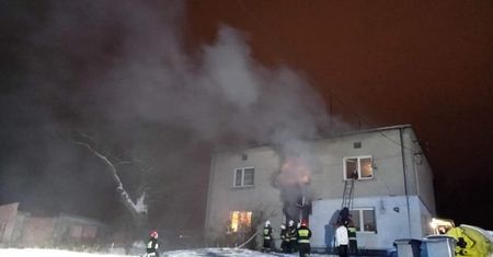 Potężny pożar w Sieradzu. Dwie osoby ranne, w tym dziecko