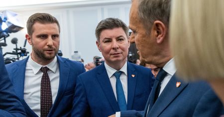 Ręce w kieszeniach u Kłeczka. Reakcja Sibory