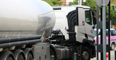 Uważaj podczas tankowania. Oszuści polują na kierowców ciężarówek