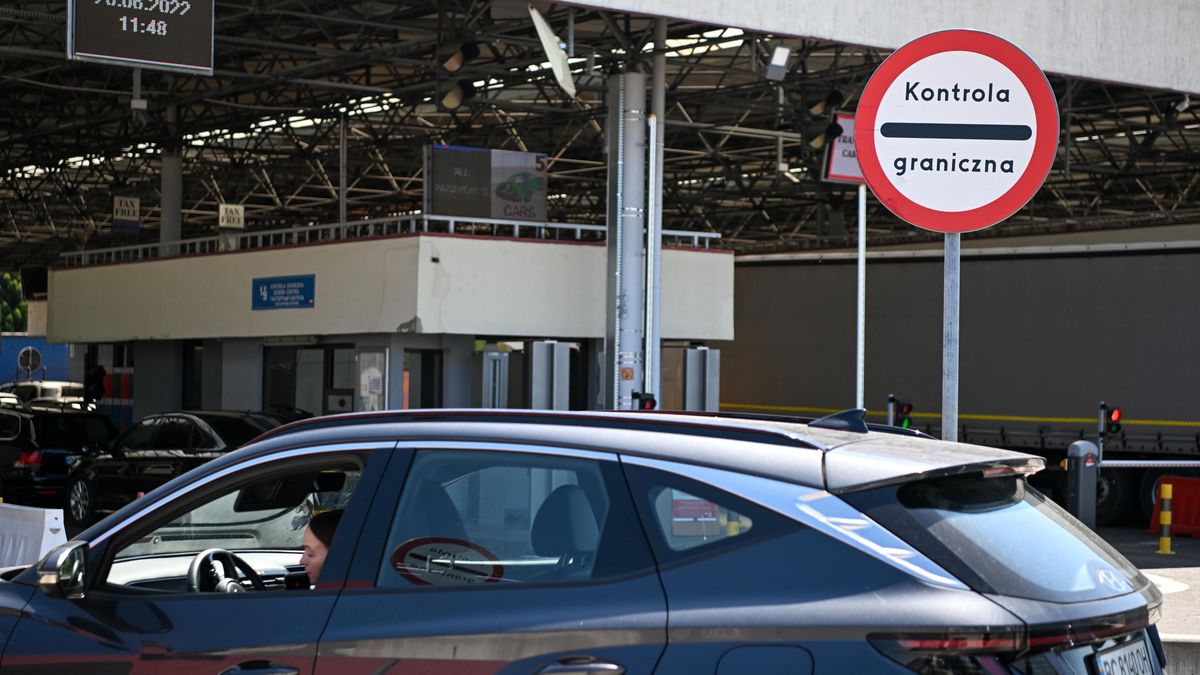 Darek Delmanowicz
celna, c�o, drogowe, granica, granicza, graniczna, graniczne, ilustracja, ilustracje, kolejka, kontrola, odprawa, paszport, podr�, polska, polsko, ukraina, ukrai�skie