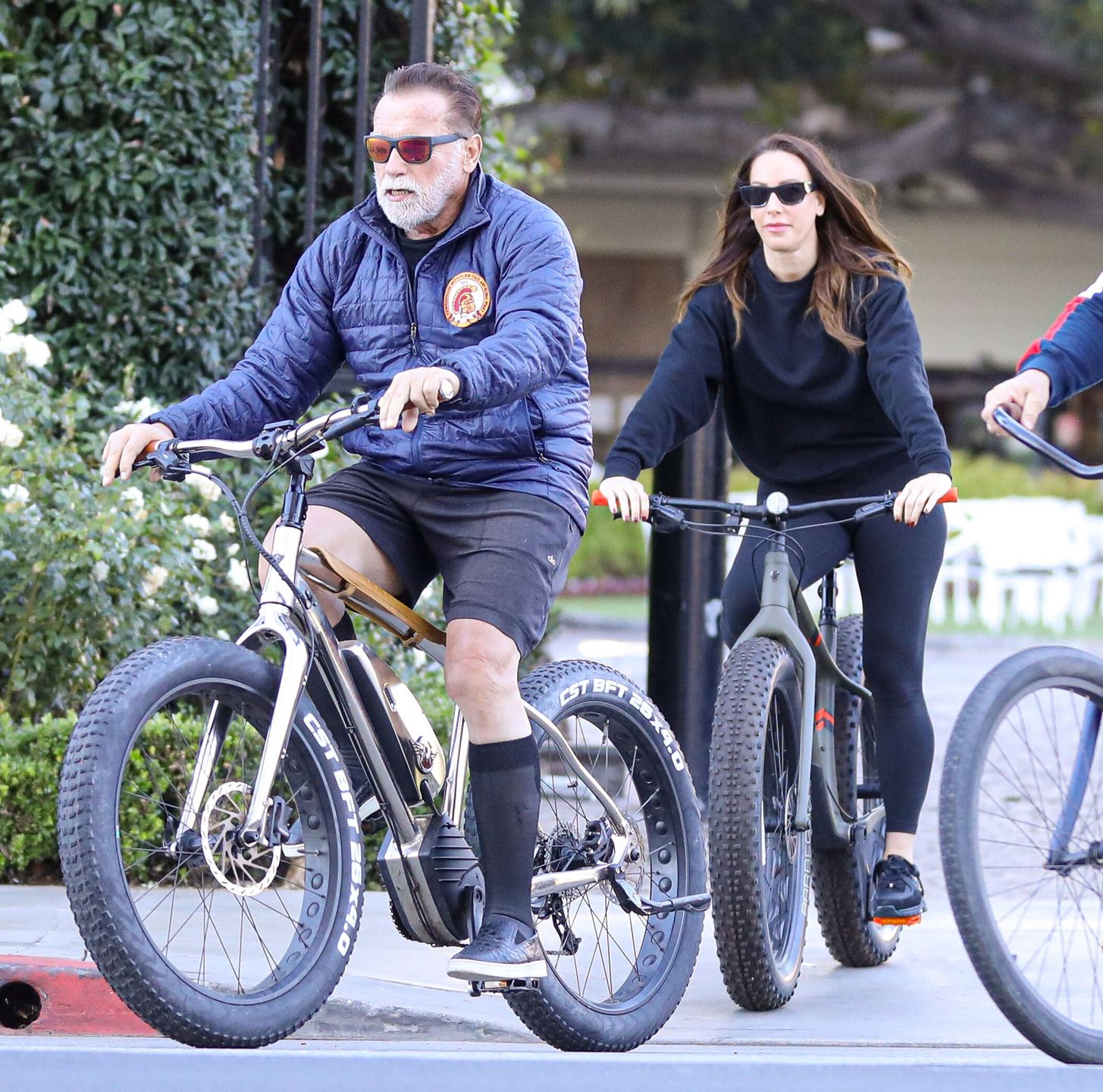 Arnold Schwarzenegger "przyłapany" na pocałunkach z kolejną kobietą