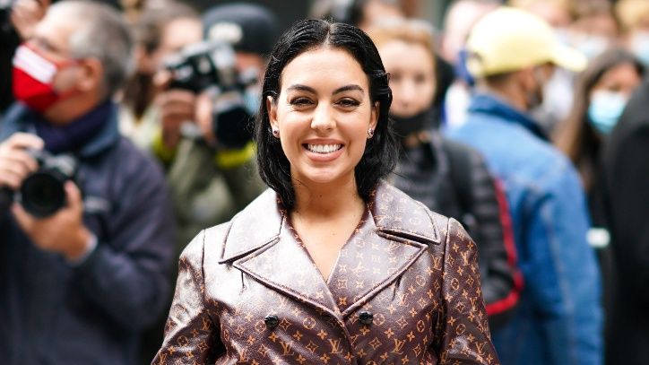 Zapobiegliwa Georgina Rodriguez JUŻ udekorowała choinkę na święta