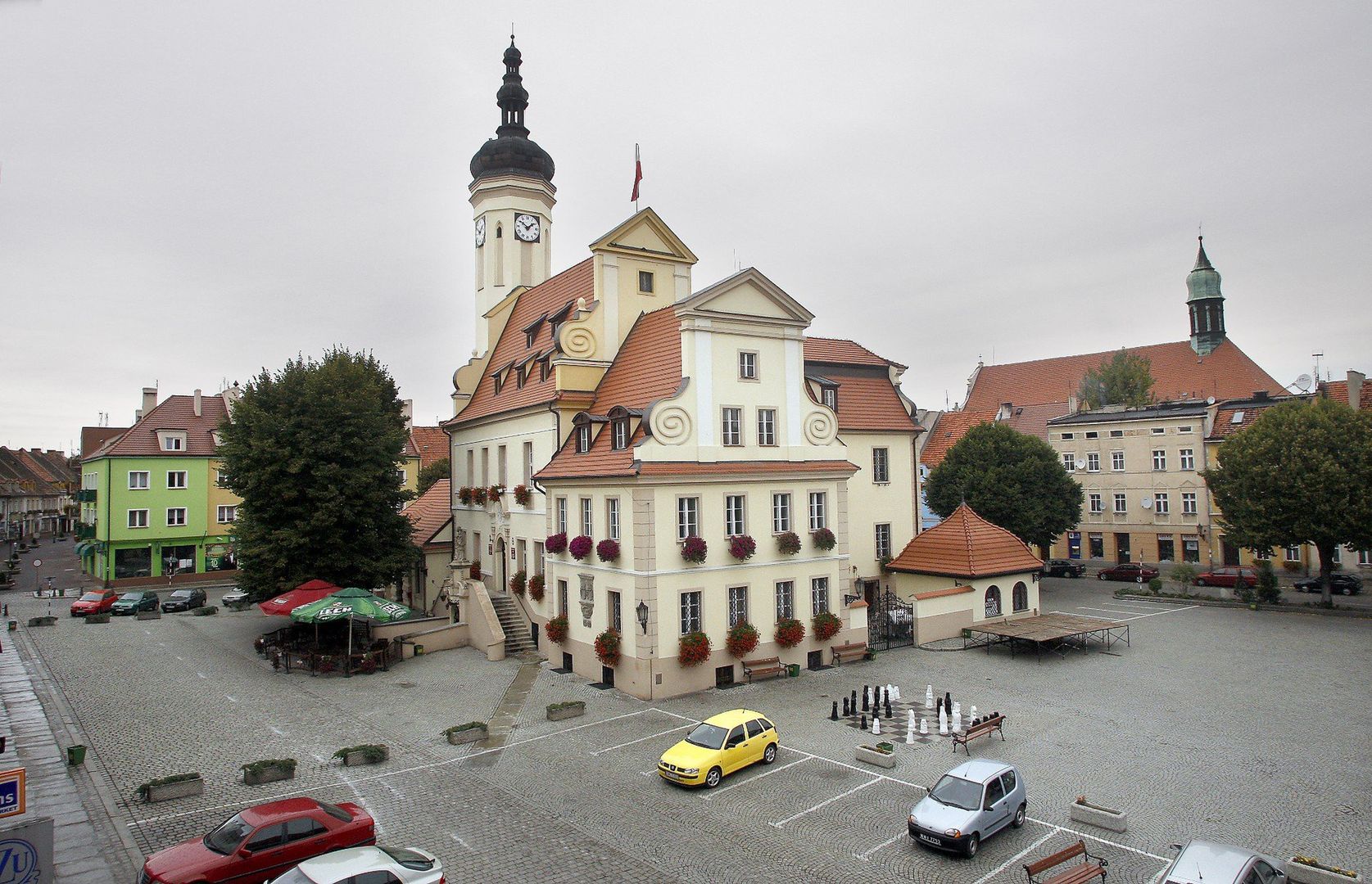 Miejsce 11. to powiat wołowski, czyli m.in. monumentalny Lubiąż i mnóstwo innych miejsc, które warto zwiedzić. Dane z GUS mówią o 15 przestępstwach, które w przeliczeniu 45,46 tys. mieszkańców dają współczynnik 0,3299 / 1000 os. 
