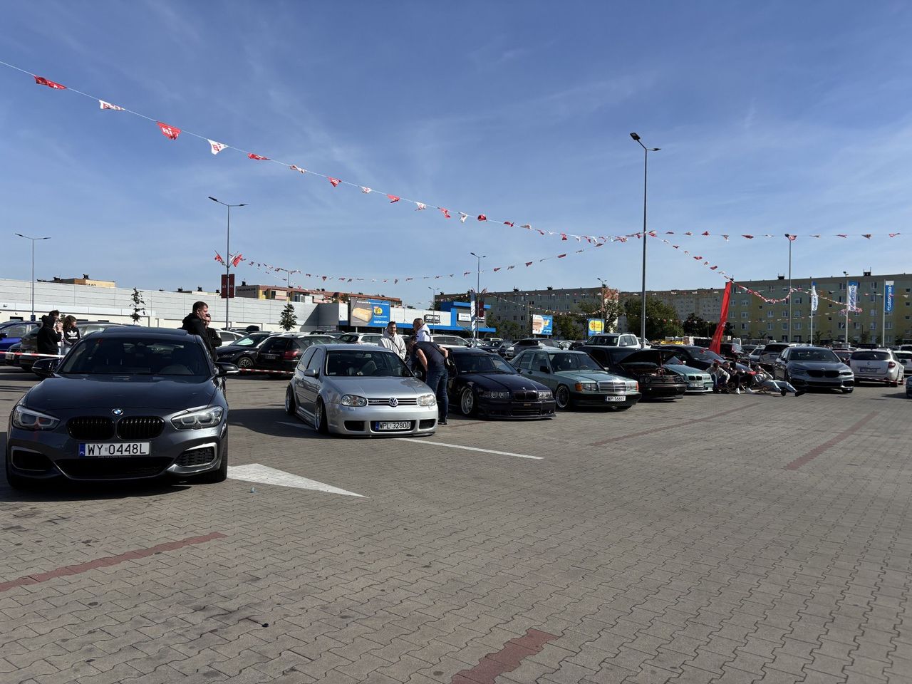 Włocławek: Wystawa samochodów sportowych i retro w Centrum Handlowym BIG. Zobacz zdjęcia