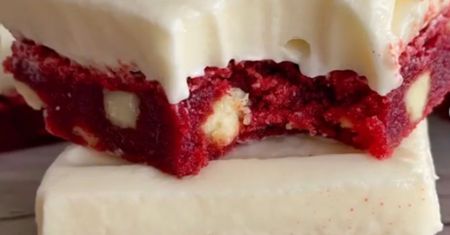 Ten przepis to hit ostatnich dni. Ciasto red velvet internetowym przebojem