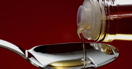 Popularny syrop na kaszel wycofany. Lepiej nie ryzykuj i sprawdź etykietę