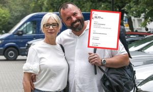 Jest nauczycielem. Pokazał przelew. "Za jedną nadgodzinę"