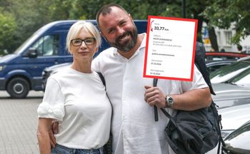 Jest nauczycielem. Pokazał przelew. "Za jedną nadgodzinę"
