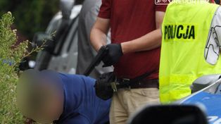 Warszawa: Akcja policji w Ursusie. Celowali atrapą broni do kierowców i załogi policji. Dwie osoby zatrzymane
