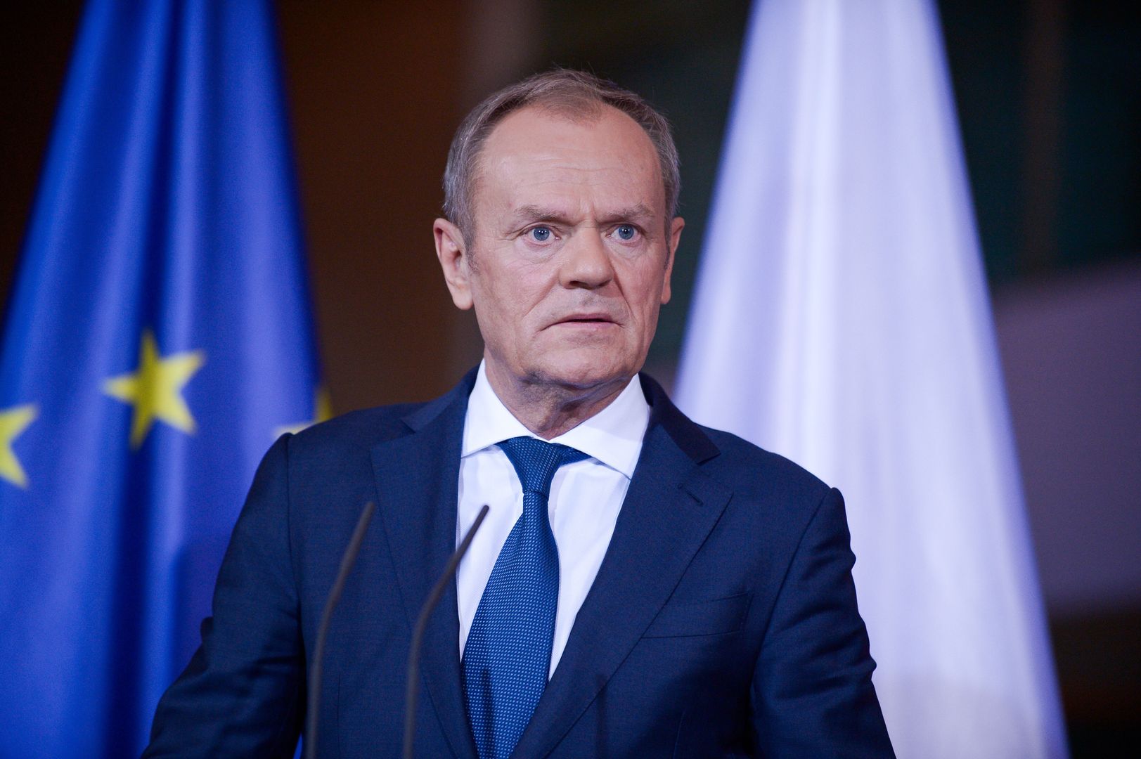 Berlin, Niemcy, 12.02.2024. Premier Donald Tusk podczas konferencji prasowej, po spotkaniu z kanclerzem Olafem Scholzem w Berlinie, 12 bm. Premier Donald Tusk przyleciał do Berlina, gdzie spotkał się z niemieckim kanclerzem Olafem Scholzem. Wcześniej w Paryżu rozmawiał z prezydentem Francji Emmanuelem Macronem m.in. o współpracy w ramach UE i NATO, obronności, bezpieczeństwie żywnościowym i energetyce. (mr) PAP/Marcin Obara