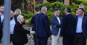 Posłowie PiS "ugoszczeni" na kolacji z Kaczyńskim. "Zimne jedzenie, puste półmiski"