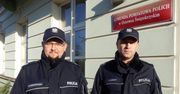 Dzielnicowi z ostrowieckiej komendy uratowali życie 55-latka. Nietrzeźwy mężczyzna wpadł do rzeki.
