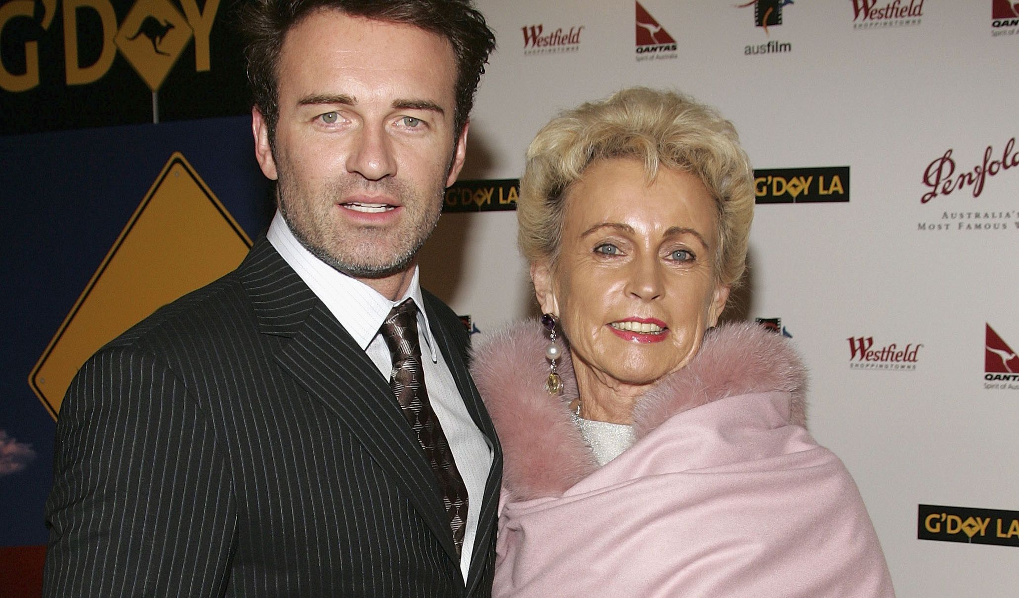 Julian McMahon z matką Lady Sonią McMahon 