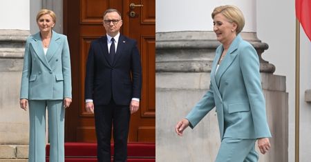 Agata Duda dotarła na obchody Święta Służby Ochrony Państwa w turkusowym garniturze. Stylowo?