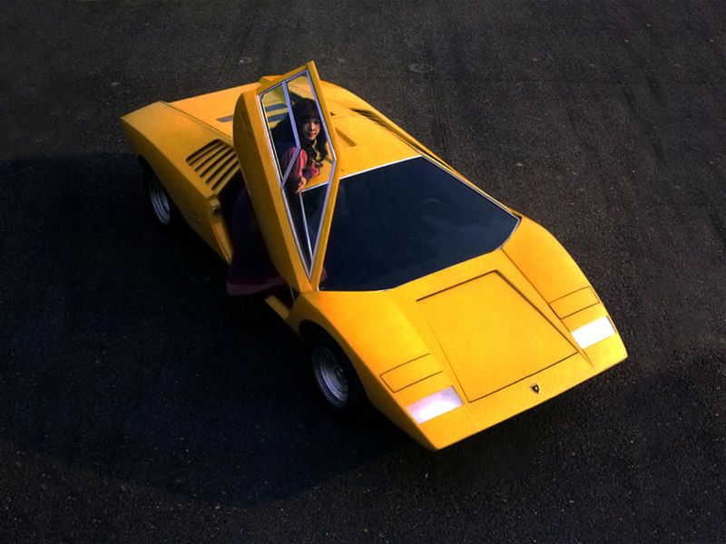 Od dekad z V12: ewolucja hipersamochodów Lamborghini 23