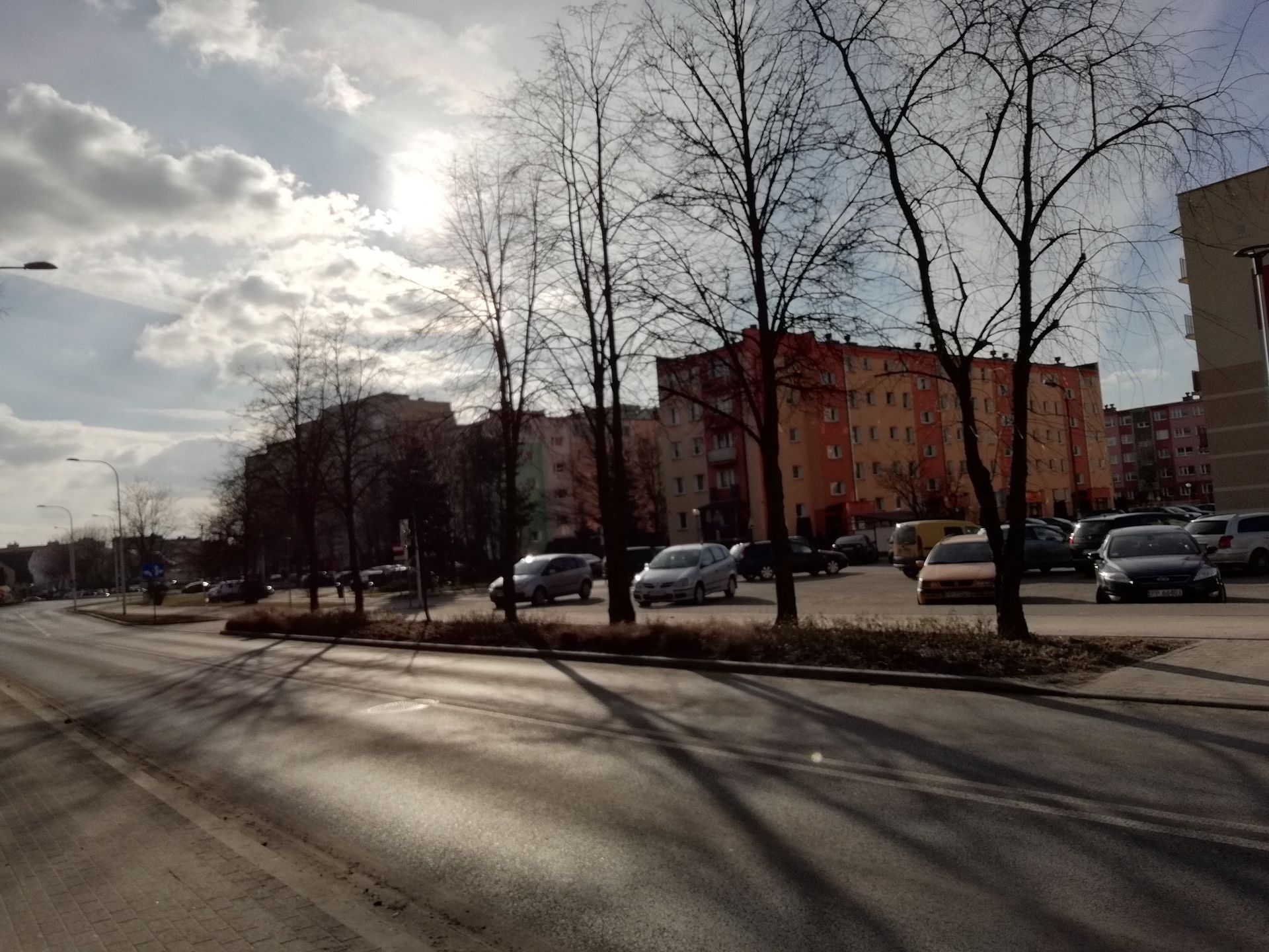 Honor 9 Lite - pierwsze wrażenia. Kosztuje mniej niż 1000 zł, a pod wieloma względami ociera się o górną półkę 16