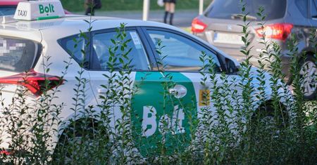Kierowcy MPK Lublin ujęli pijanego kierowcę Bolta. Kiedy ten próbował odjechać, zablokowali mu przejazd