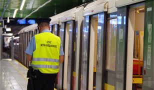 Paraliż w Warszawie. Straż pożarna w metrze, tłumy zdezorientowanych ludzi