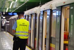 Paraliż w Warszawie. Straż pożarna w metrze, tłumy zdezorientowanych ludzi