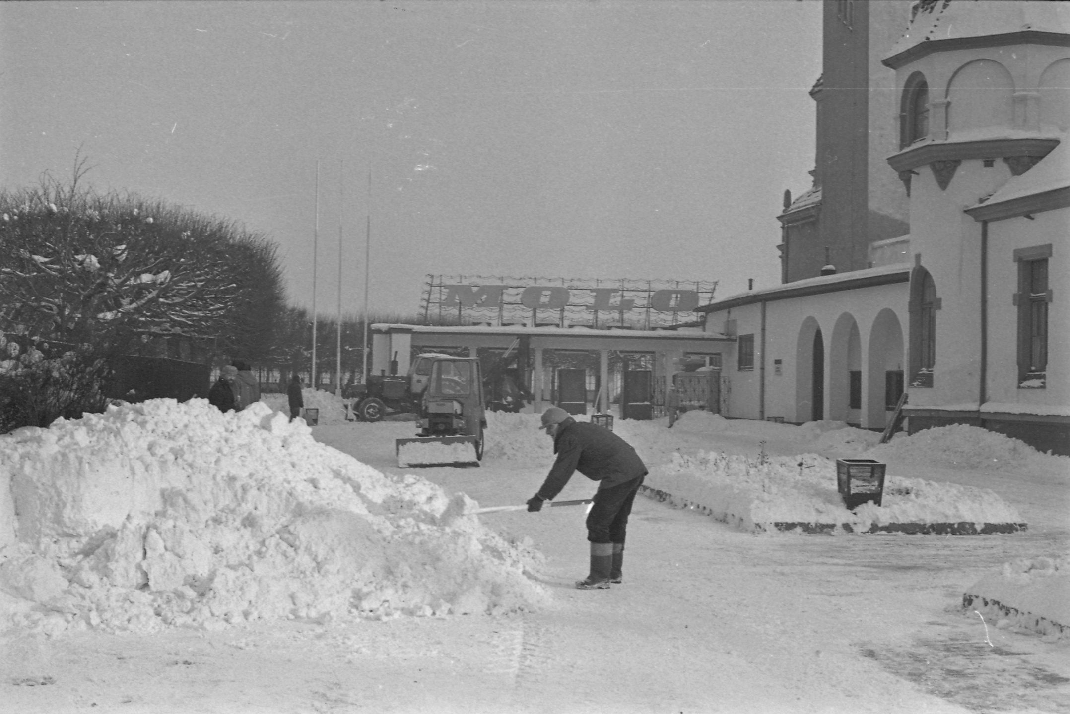 Odśnieżanie w Sopocie. Styczeń 1985 r.