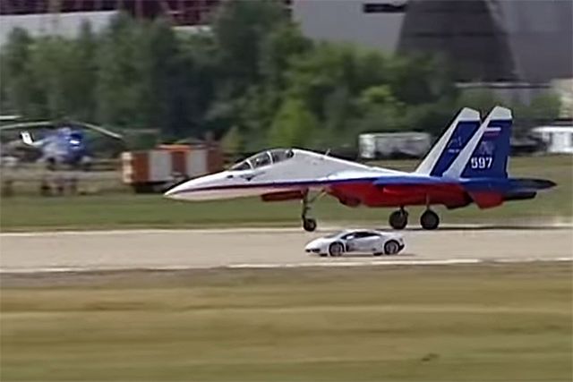 Lamborghini Huracán w starciu z Su-27