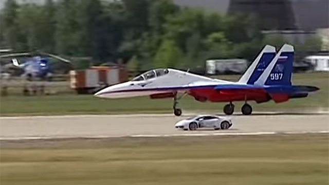 Lamborghini Huracán w starciu z Su-27 1