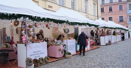 Zajrzeliśmy na Jarmark Bożonarodzeniowy w Lublinie. Świąteczne stroiki, rękodzieło, grzane wino i duży wybór miodów