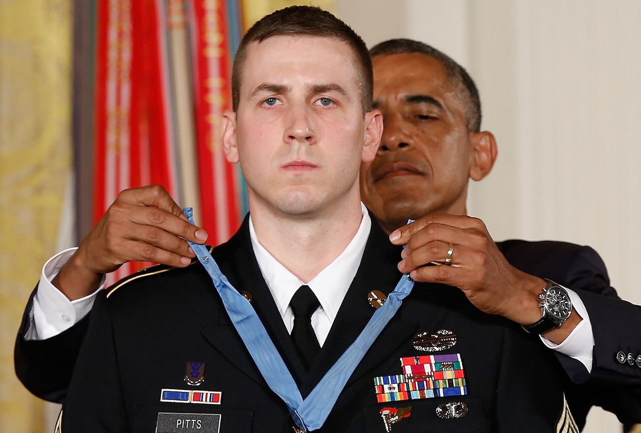 Ryan Pitts został odznaczony przez Baracka Obamę