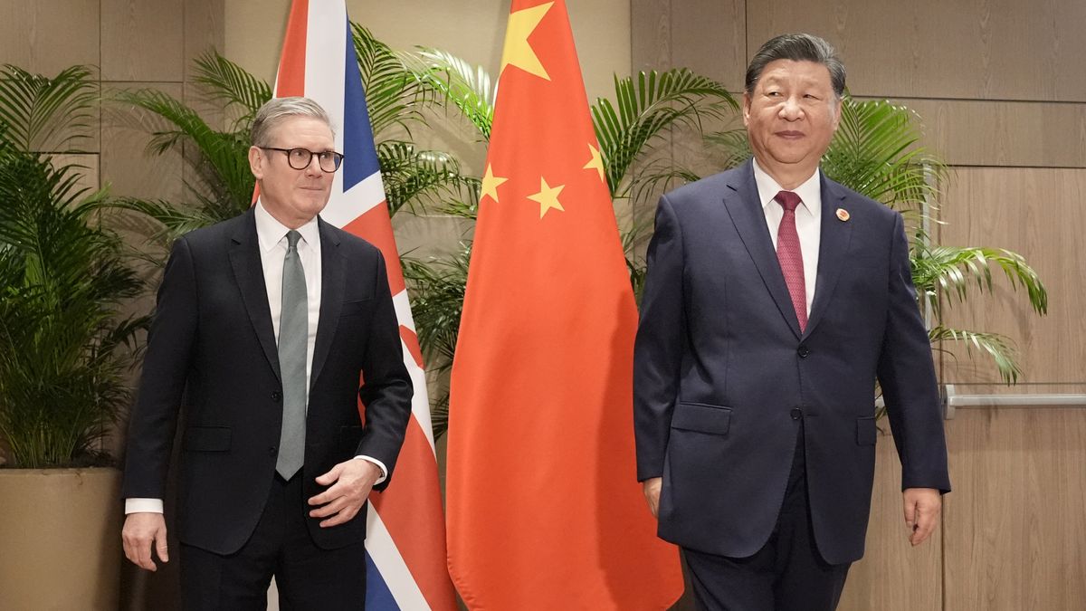 Spotkanie Keira Starmera i Xi Jinpinga podczas szczytu G20 w 202