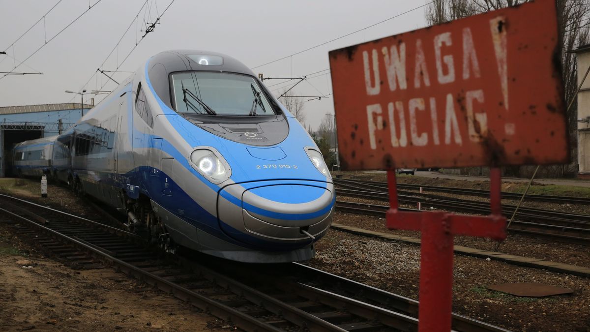 Promocja PKP Intercity - Pendolino - w Warszawie
27.11.2014 Warszawa . Promocja Pendolino z udzialem prezydenta Sopotu Jacka Karnowskiego
Fot. Jacek Marczewski / Agencja Wyborcza.pl
Fot. Jacek Marczewski / Agencja Wyborcza.pl
JACEK KARNOWSKI, POCIAG, /FR/, agx, uwaga pociag, tabliczka
