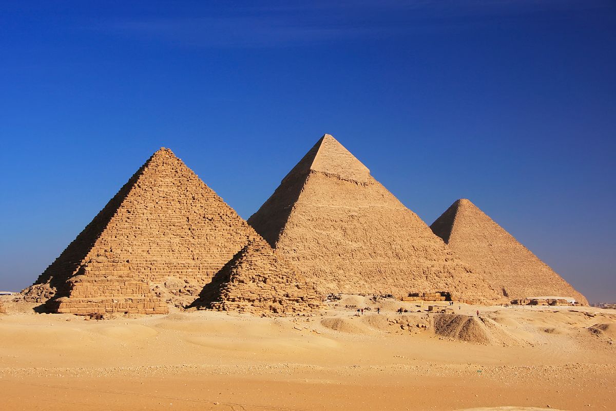 Piramida Cheopsa to jedna z największych atrakcji Egiptu 
