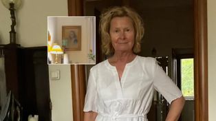 Tak żyje Barbara Bursztynowicz. Drewniana rezydencja pełna obrazów