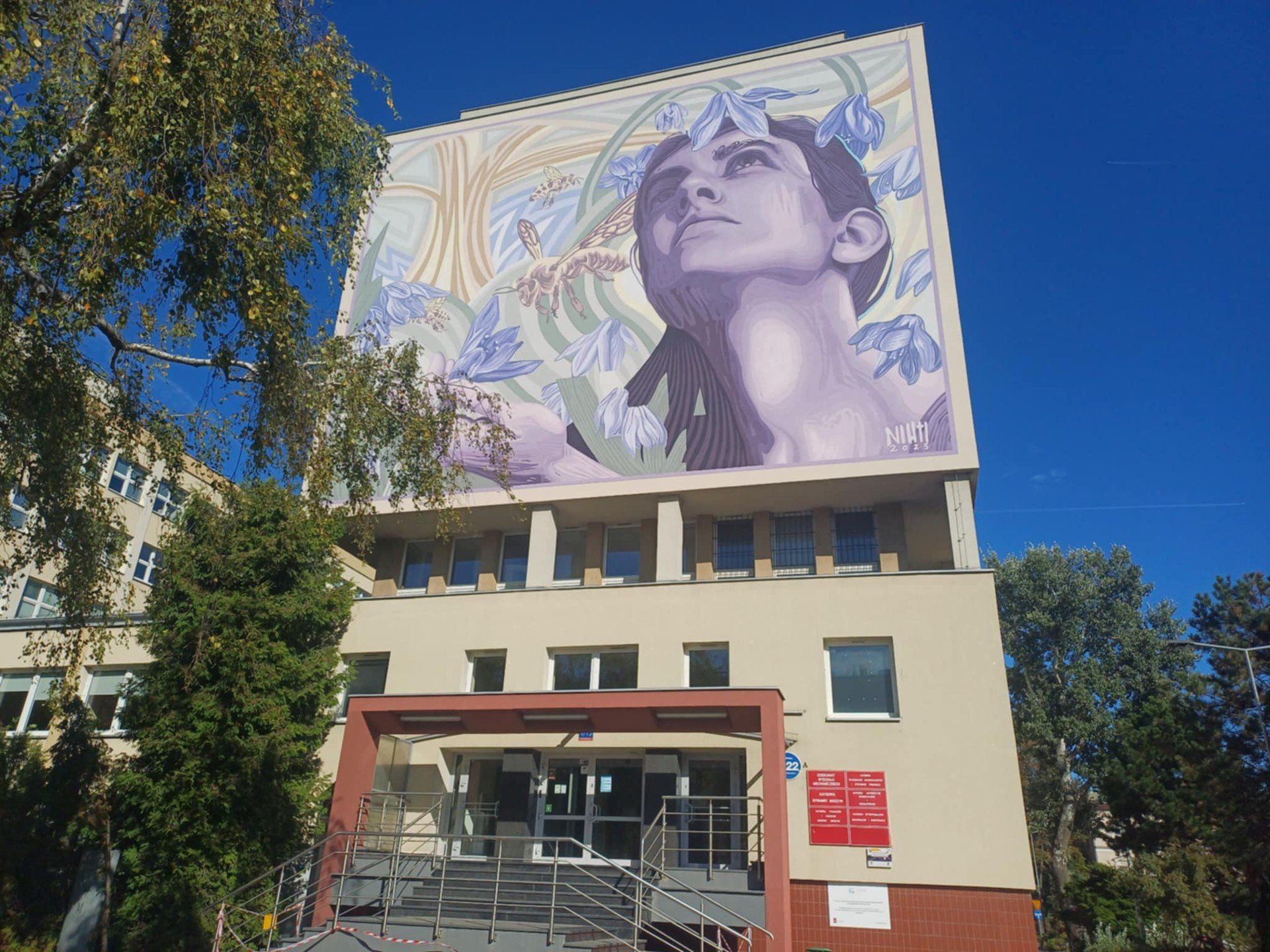 Nowy mural na ścianie gmachu Wydziału Mechanicznego PŁ