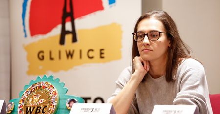 Chciała rozwiązać reprezentację Polski. Teraz witała ją na lotnisku
