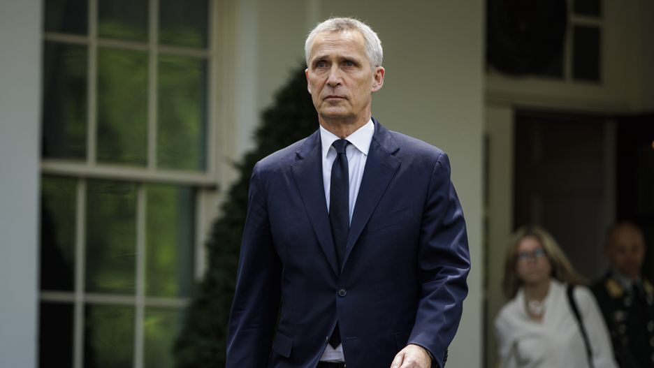 US President Joe Biden meets with NATO Secretary General Jens Stoltenbergepa10689221 NATO Secretary General Jens Stoltenberg walks to speak to reporters outside of the West Wing after meeting with US president at the White House in Washington, DC, USA, 13 June 2023.  EPA/SAMUEL CORUM / POOL Dostawca: PAP/EPA.SAMUEL CORUM / POOL