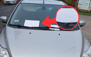 Ford się stoczył. Strażnicy zostawili go na drodze. Komendant tłumaczy