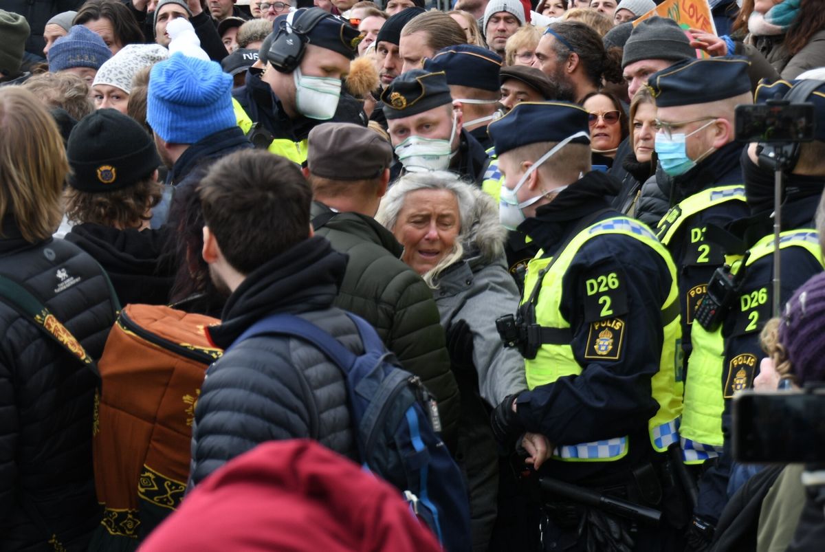 Koronawirus w Szwecji. Policja rozbiła demonstrację koronasceptyków
