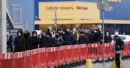 IKEA oblężona. Kolejka ciągnie się w nieskończoność