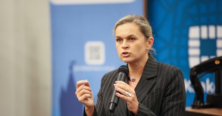 Chcą odwołania minister za słowa o "polskich nazistach". Wiadomo, kiedy