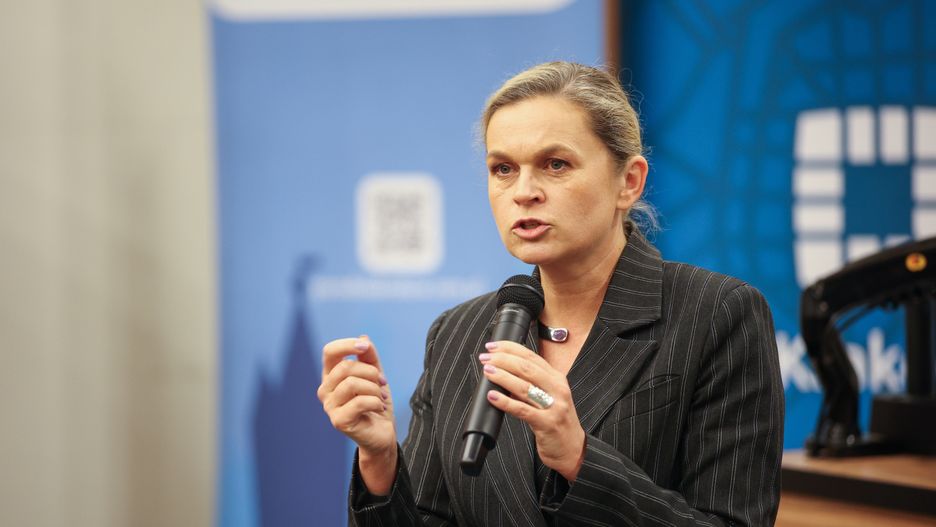 Barbara Nowacka
Krak�w, 24.02.2025. Wyst�pienie minister edukacji Barbary Nowackiej w trakcie konferencji dla nauczycieli przedszkoli i szk� podstawowych ph. "Nauczanie jest cool. Jak zadba� o sw�j dobrostan", 24 bm. na Wydziale Zarz�dzania i Komunikacji Spo�ecznej Uniwersytetu Jagiello�skiego w Krakowie. (amb) PAP/�ukasz G�gulski
�ukasz G�gulski
edukacja, konferencja, konferencja naukowa, nauczanie, Nauczanie jest cool. Jak zadba� o sw�j dobrostan, nauczyciele, nauczycielstwo, nauka, pedagogika, polityk, polityka, WZiKS UJ, ministra, wizyta krajowa