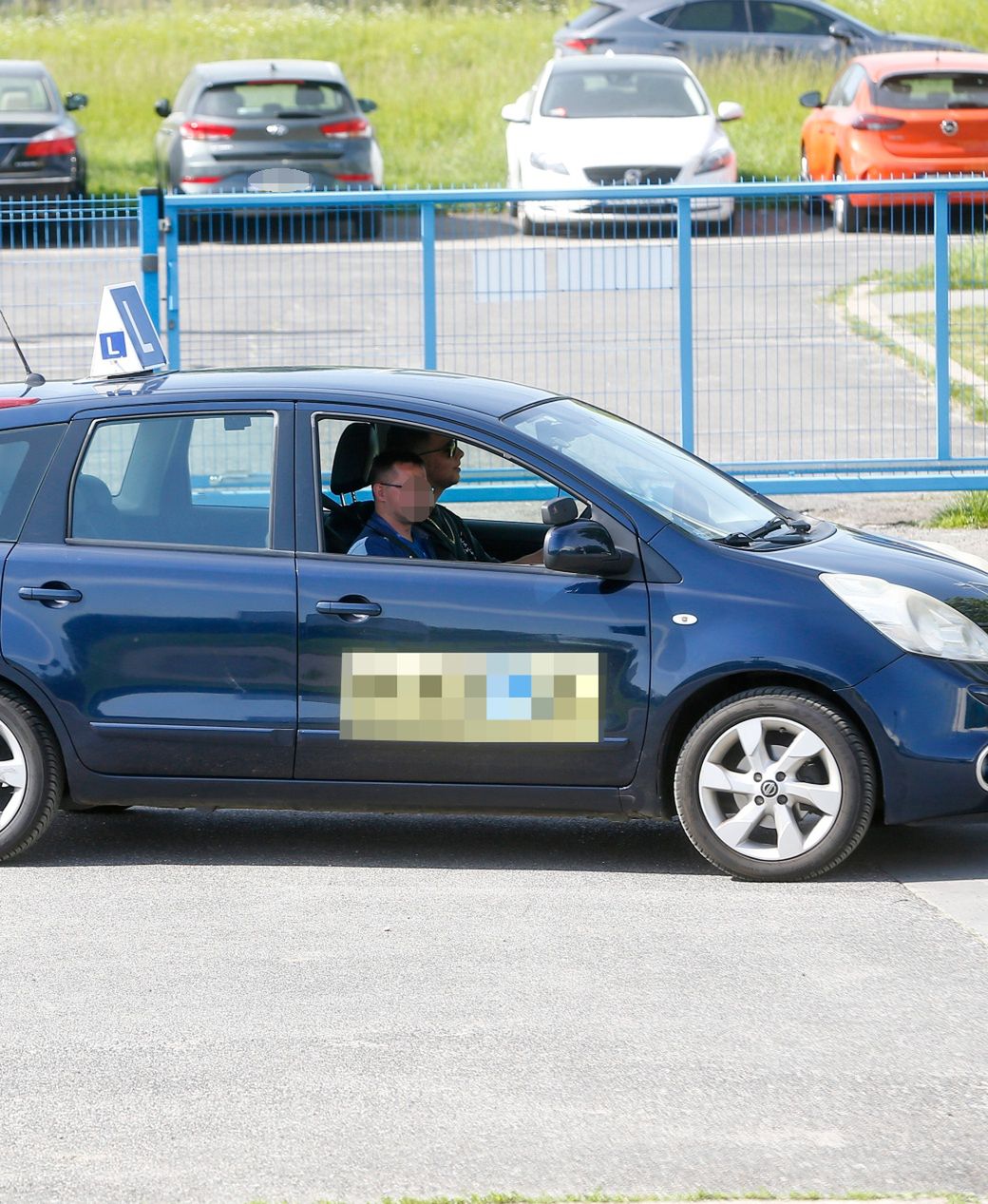 Allan Krupa zdaje na prawo jazdy