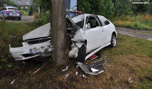Tarnowskie Góry. Tragedia o krok, pijany wjechał w drzewo