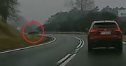 Dobrze, że miał w aucie kamerkę. Opel nagle wypadł z drogi